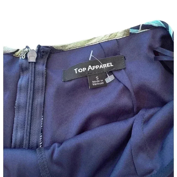 High Waisted Floral Shorts Size Small - Picture 3 of 7